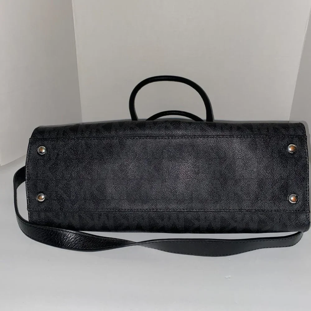 MICHAEL KORS Signature‎ Logo with Wallet